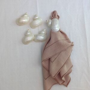 5 shell napkin holders